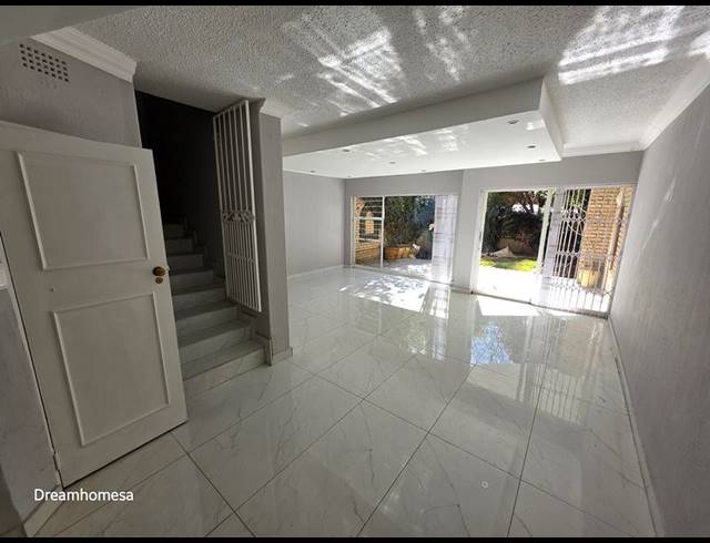 2 BEDROOM TOWNHOUSE FOR SALE IN MORNINGSIDE